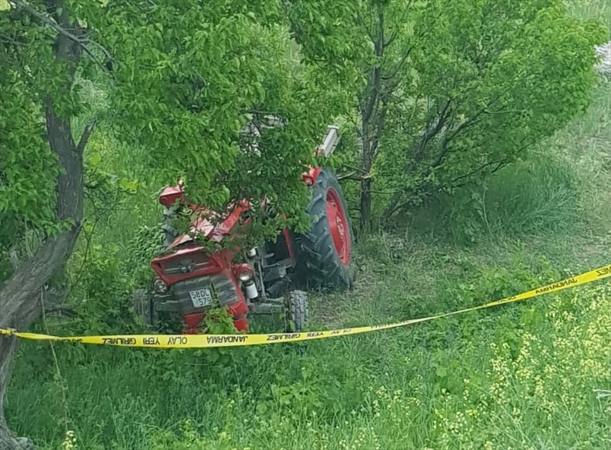 traktor-devrildi-1-kisi-oldu-1-kisi-de-yaralandi.jpg