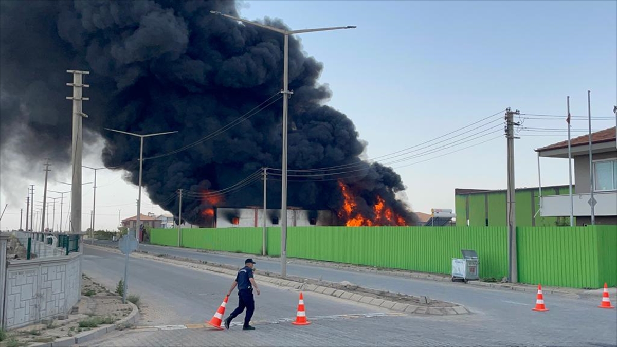 atik-yag-geri-donusum-tesisinde-yangin.jpg