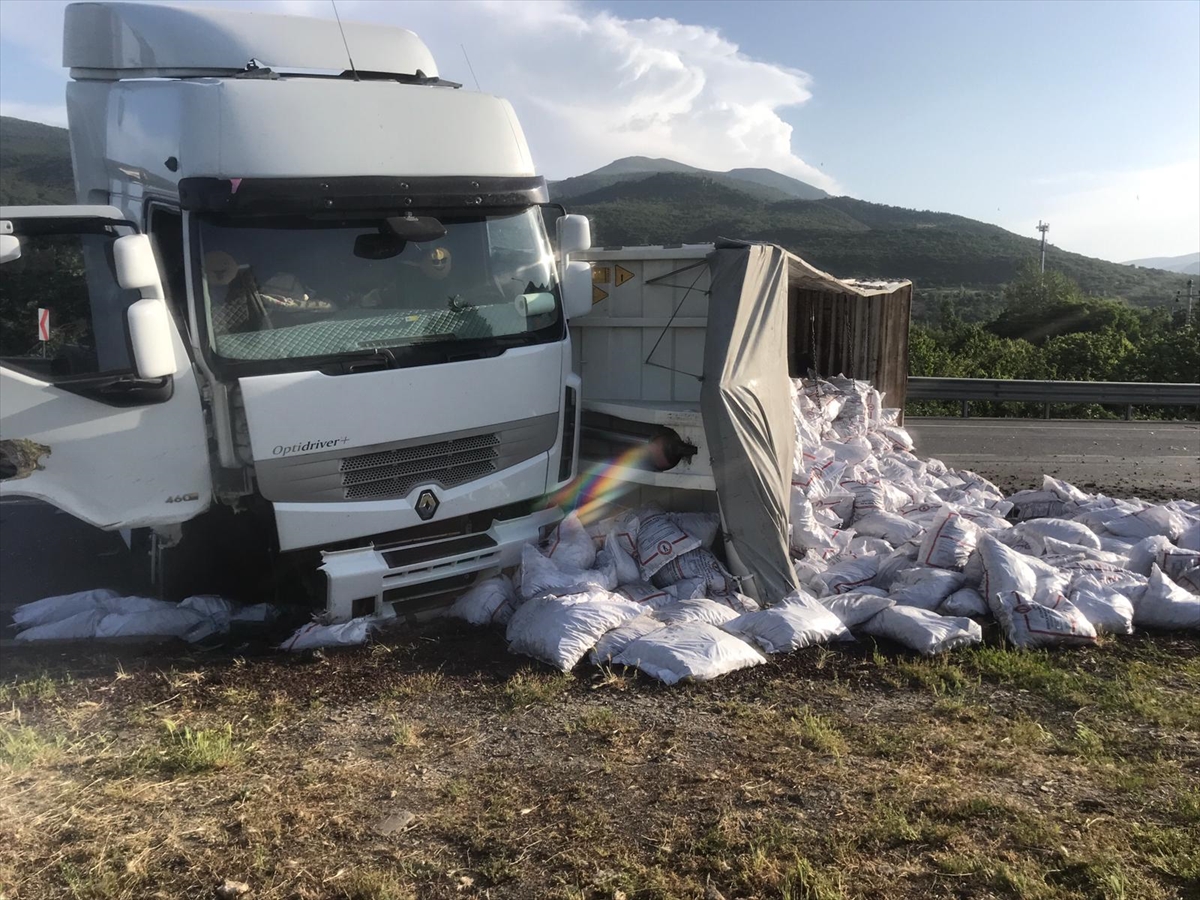 konyada-tir-kamyonetle-carpisti.jpg