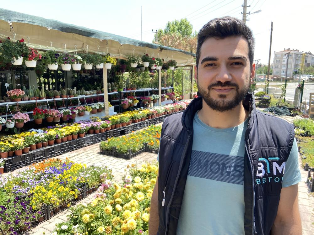 pandemi-sonrasinda-bitkilere-ilgi-azaldi-konyali-esnaflar-islerin-artmasini-bekliyor-003.jpg