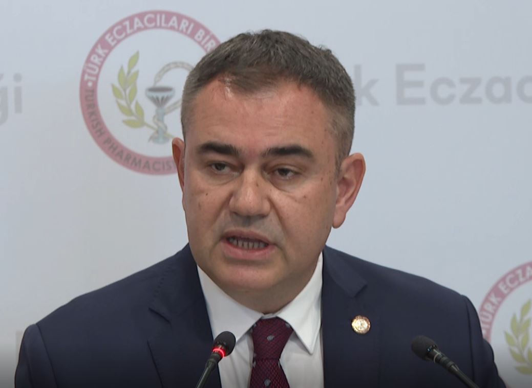 turk-eczacilari-birligi-baskani-arman-uney.jpg