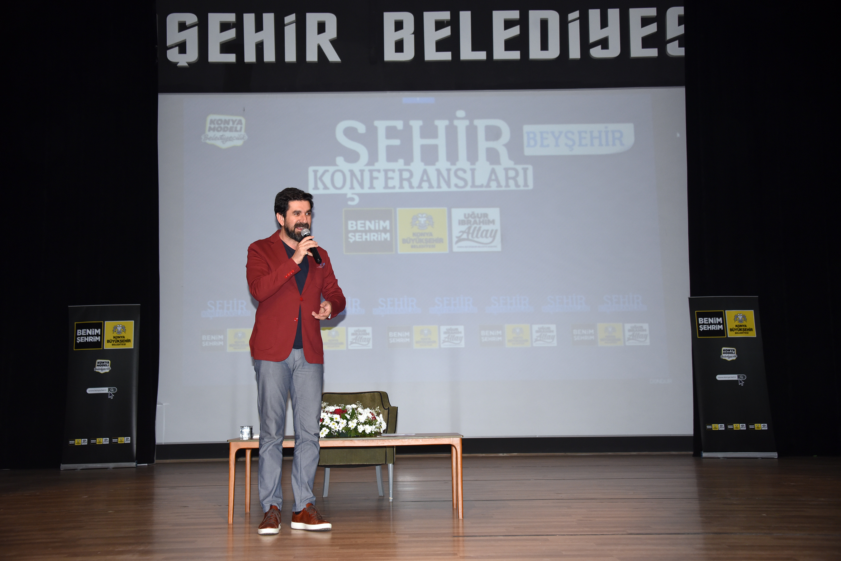 konyada-sehir-konferanslari-suruyor-001.jpg