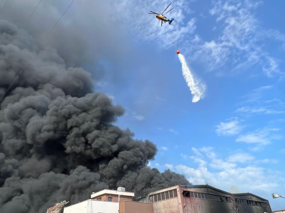 antrepoda-yangin-cikti-havadan-ve-karadan-mudahale-ediliyor.jpg