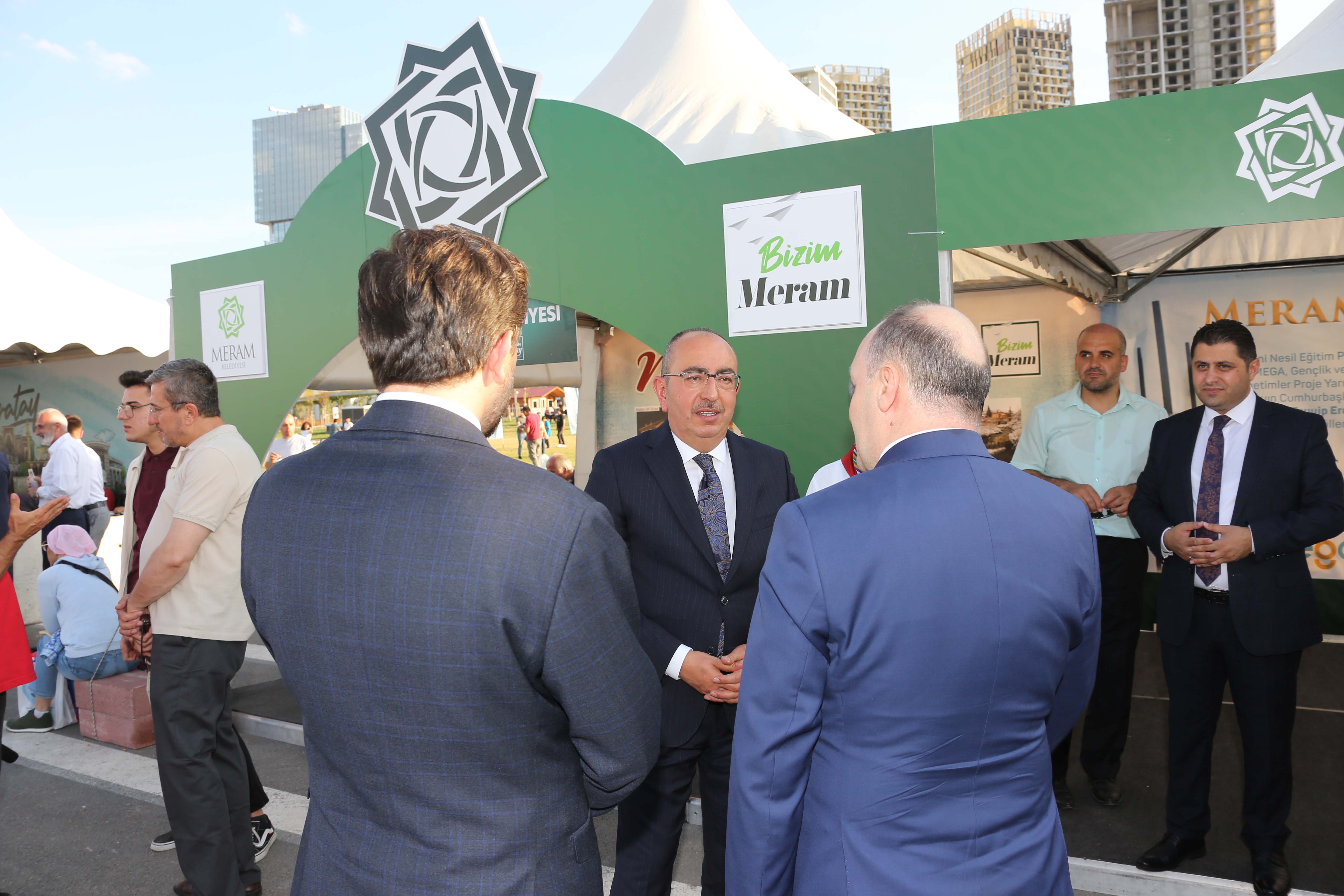 ankarada-12-hazirana-kadar-surecek-olan-konya-gunlerinde-meram-belediyesinin-standi-da-yerini-aldi-baskan-kavus-meramin-tanitimina-katki-sunacak-her-firsati-degerlendiriyoruz-dedi-005.jpg