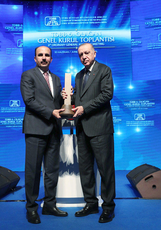 turk-dunyasi-belediyeler-birligi-yeni-baskanini-secti-005.jpg