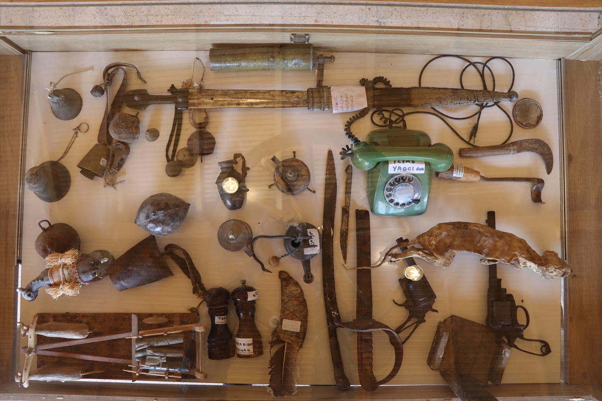 muzede-sergilenin-eski-esyalar-ziyaretcilerini-gecmise-goturuyor-002.jpg