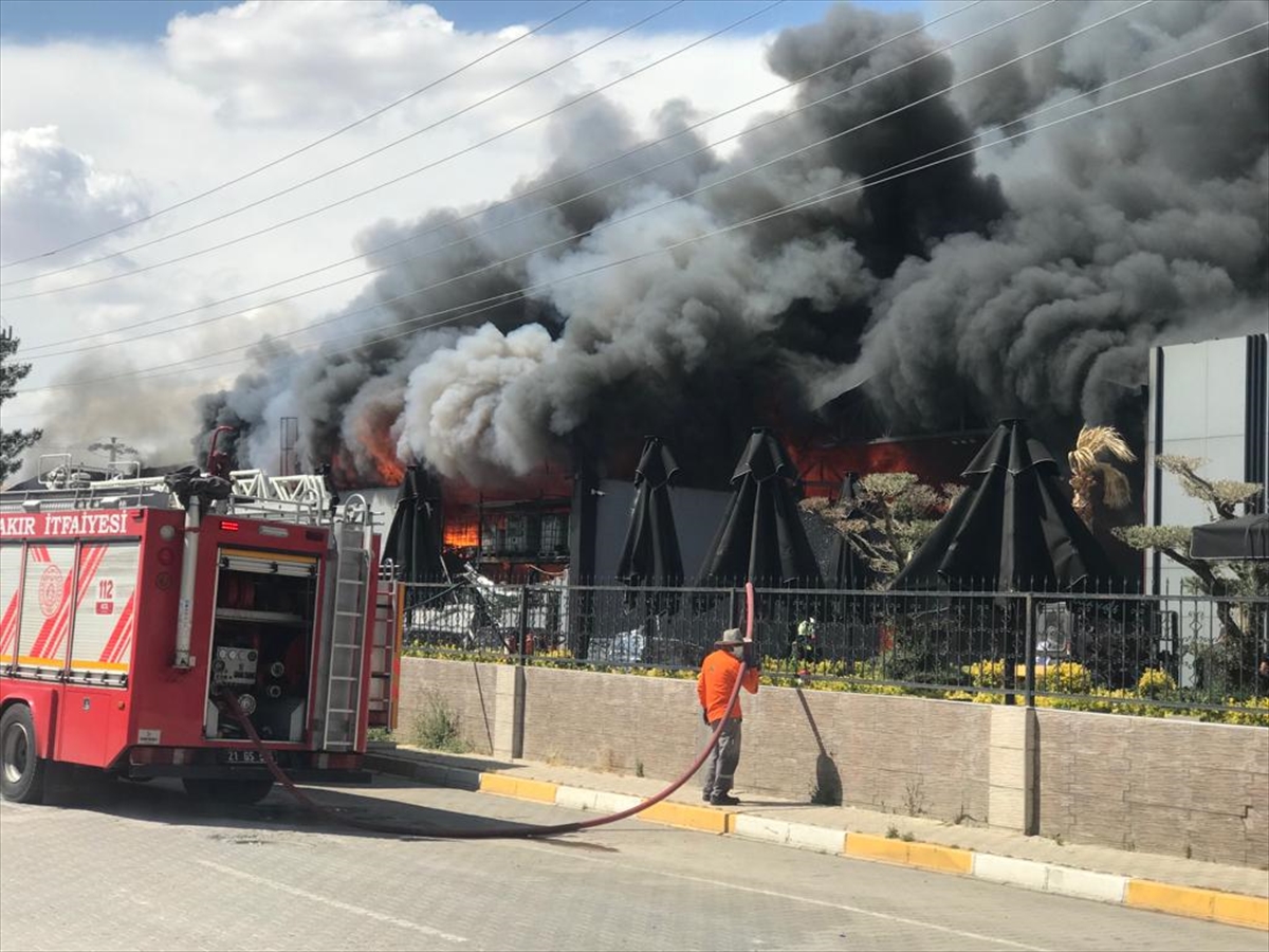 son-dakika-kozmetik-fabrikasinda-yangin-cikti-yaralilar-var-001.jpg