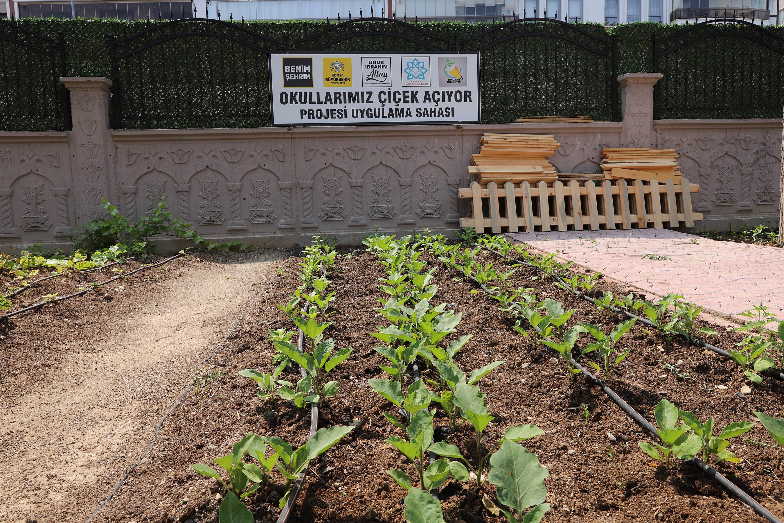 konyada-okullarimiz-cicek-aciyor-projesi-003.jpg