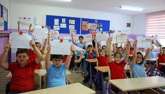 son-ders-zili-bugun-calacak-18-milyon-ogrenci-karne-heyecani-yasayacak.webp