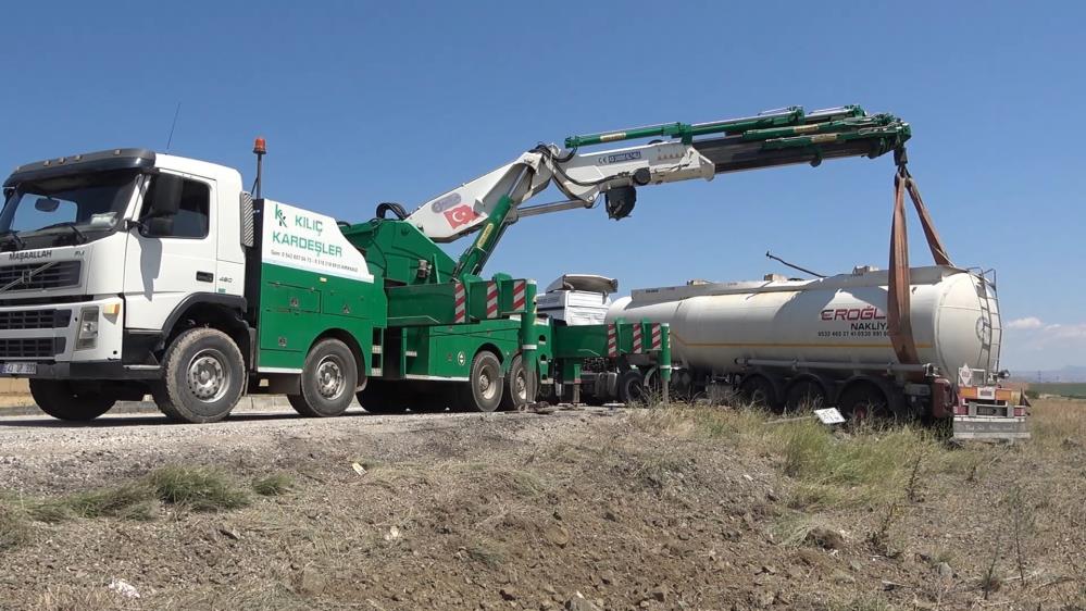 konya-yolunda-glikol-sivisi-yuklu-tanker-devrildi.jpg