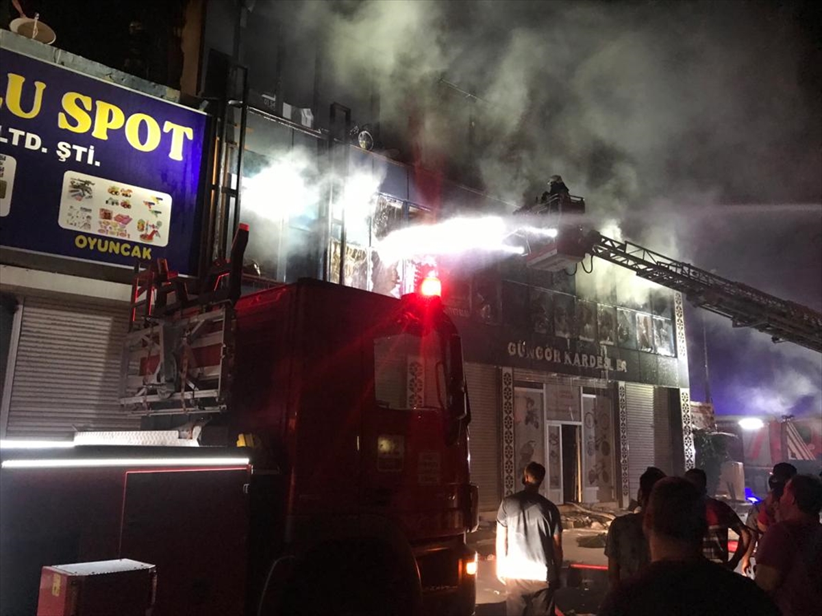 gida-toptancilar-sitesindeki-bir-is-yerinde-yangin-cikti-001.jpg