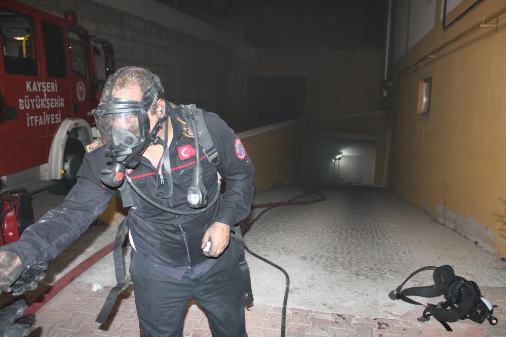 yanginda-can-pazari-30-kisi-kurtarildi-16-kisi-hastaneye-kaldirildi-002.jpg