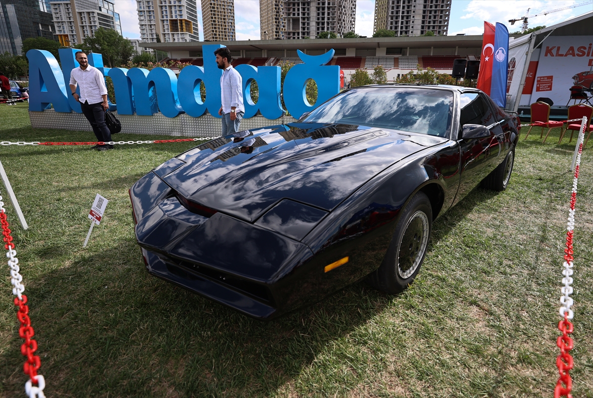 turkiye-klasik-otomobil-festivali-ankarada-basladi.jpg