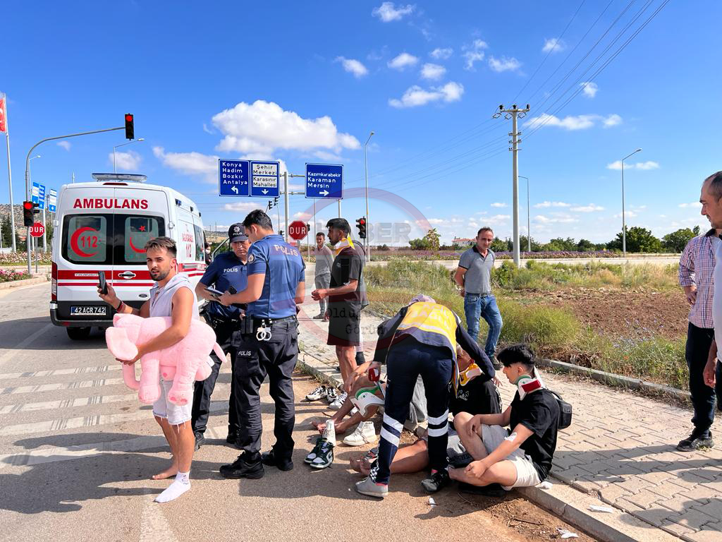 konyada-refuje-carpan-otomobil-devrildi-6-genc-olumden-dondu-002.jpg
