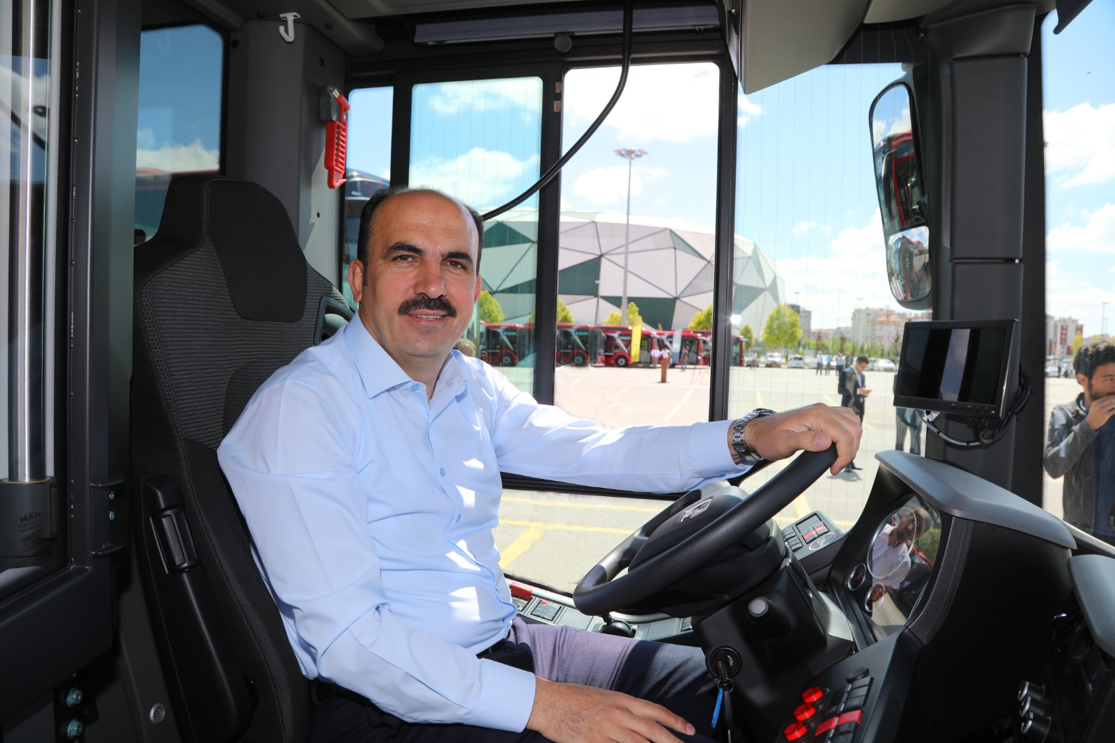konyanin-yeni-otobusleri-trafikte-iste-ilk-goruntuler-007.jpg