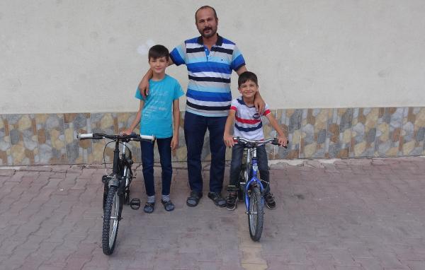 konyada-iki-kardes-kavustuklari-bisikletlerine-doyasiya-bindi-002.jpg