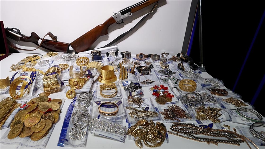 demir-yumruk-operasyonu-500-milyon-liranin-uzerinde-para-ve-ziynet-esyasi-ele-gecirildi.jpg