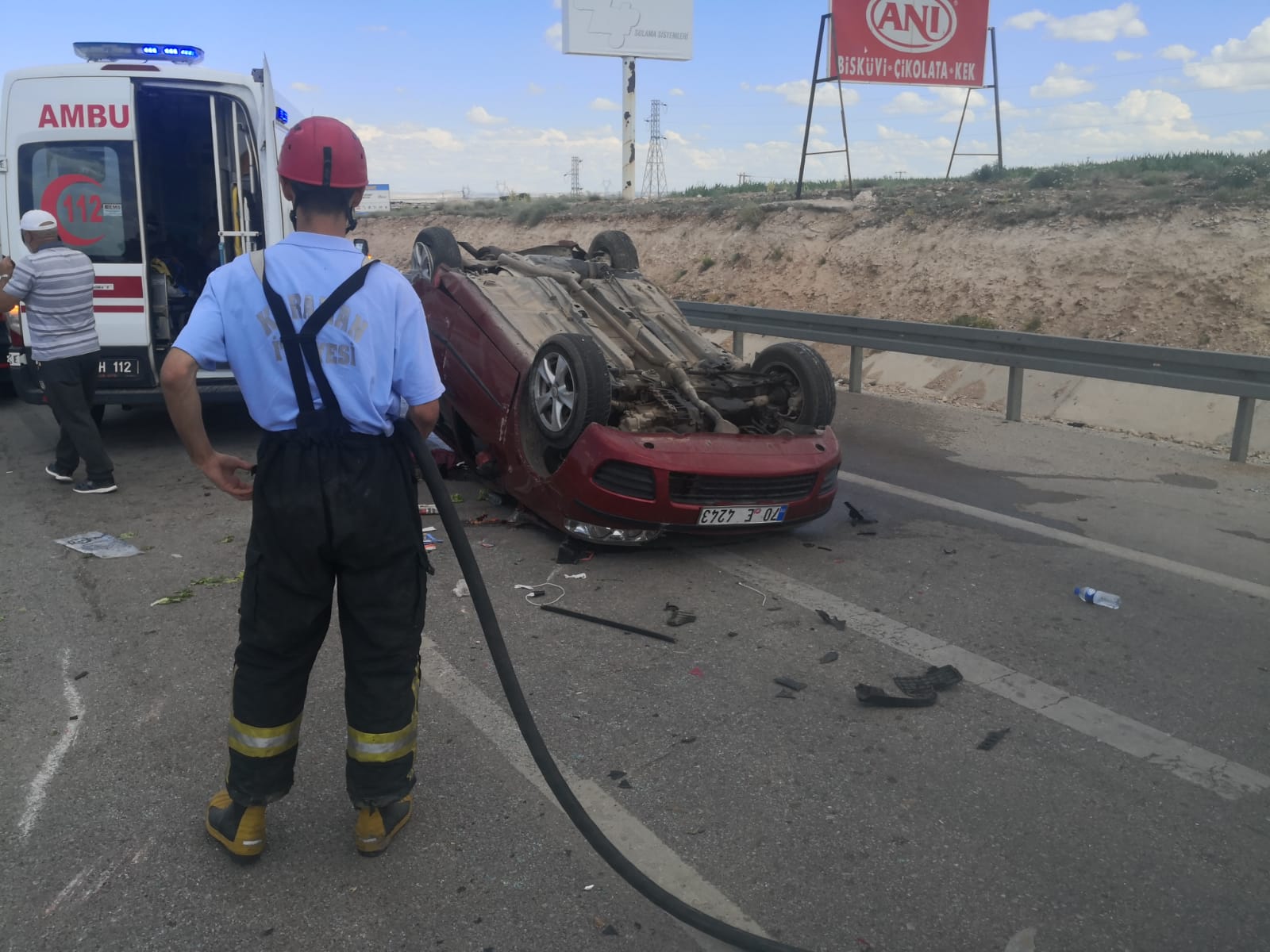 konya-yolunda-iki-otomobil-carpisti-yaralilar-var.jpeg