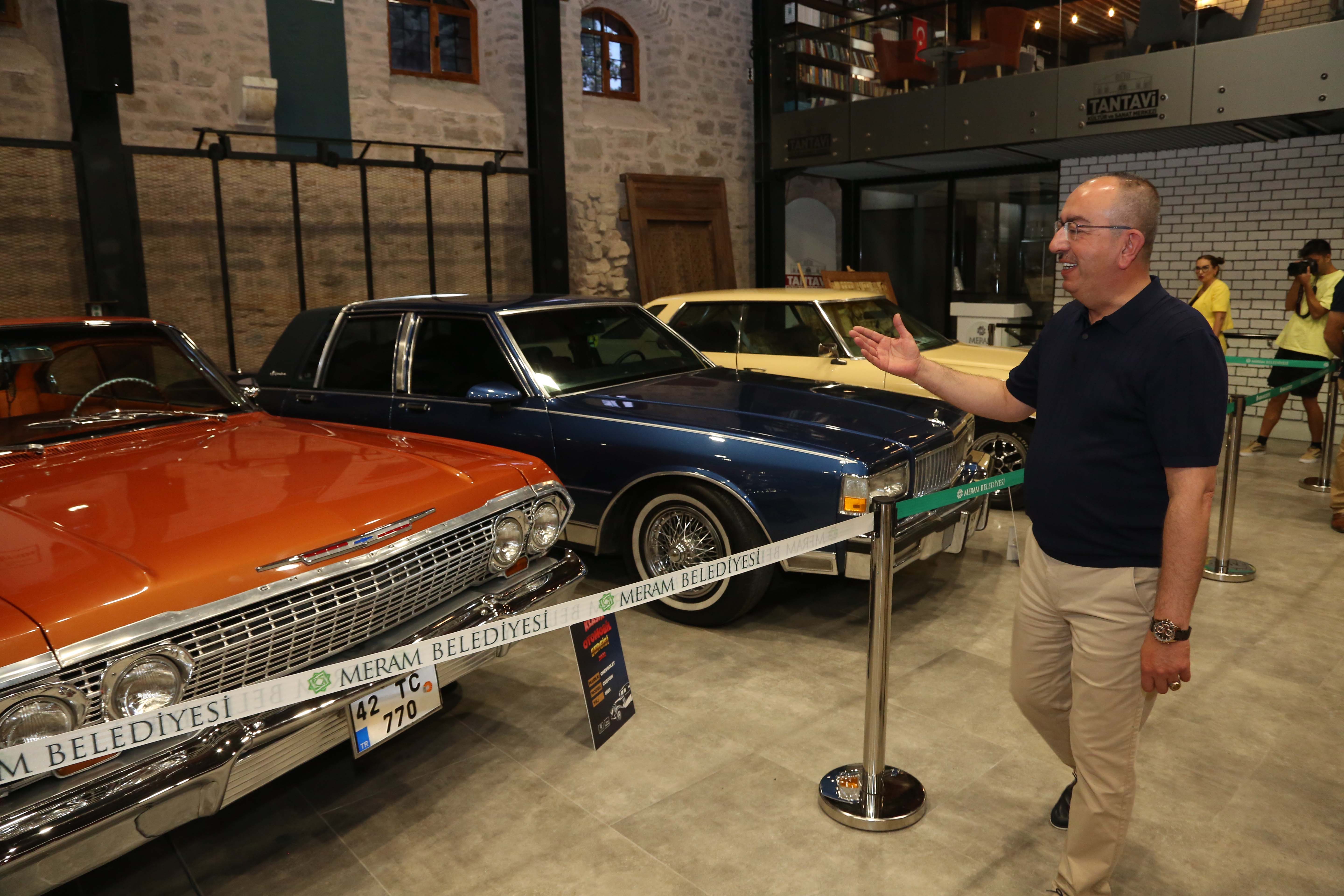 konyada-klasik-otomobil-sergisi-vatandaslar-yogun-ilgi-gosterdi-005.jpg