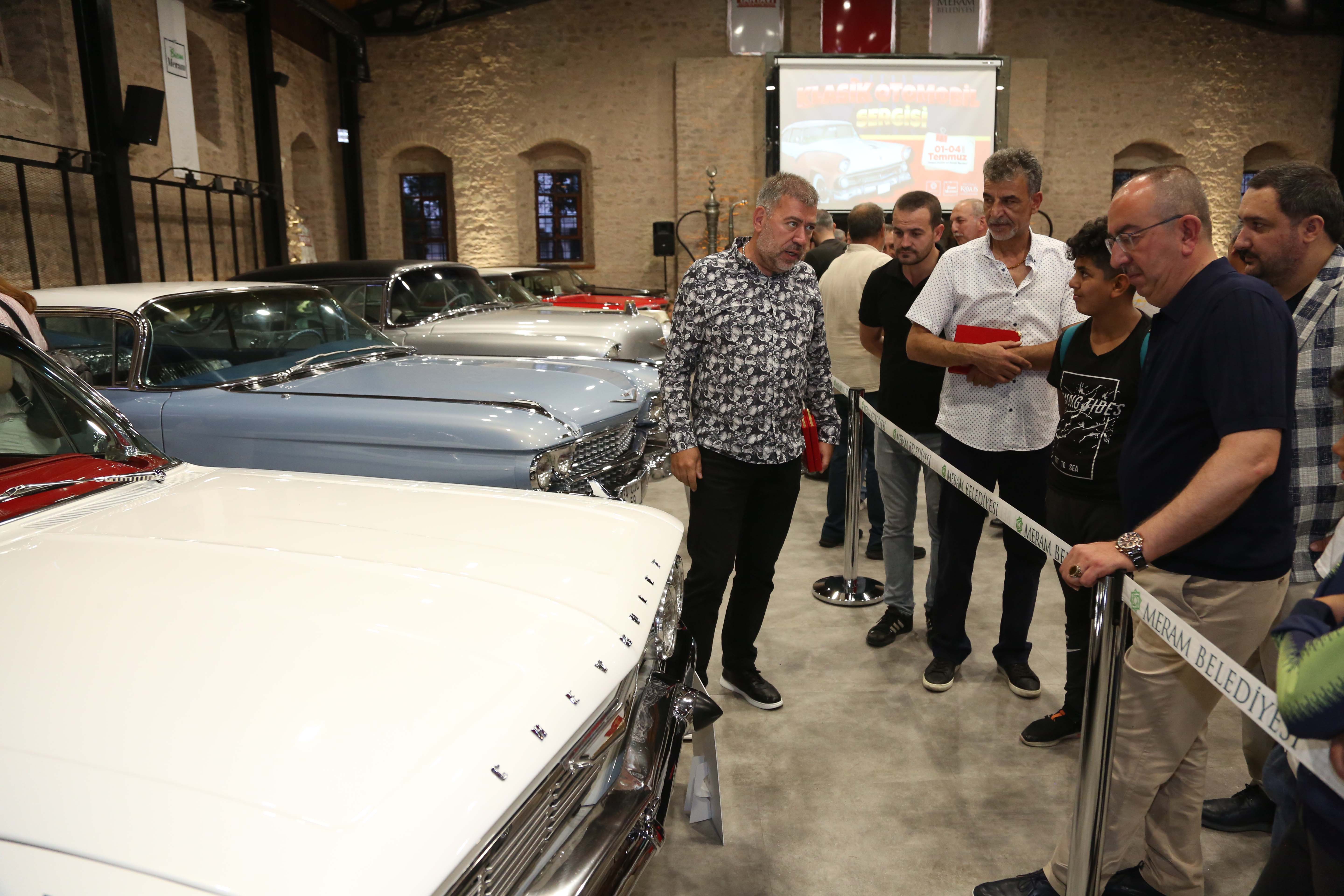 konyada-klasik-otomobil-sergisi-vatandaslar-yogun-ilgi-gosterdi-006.jpg