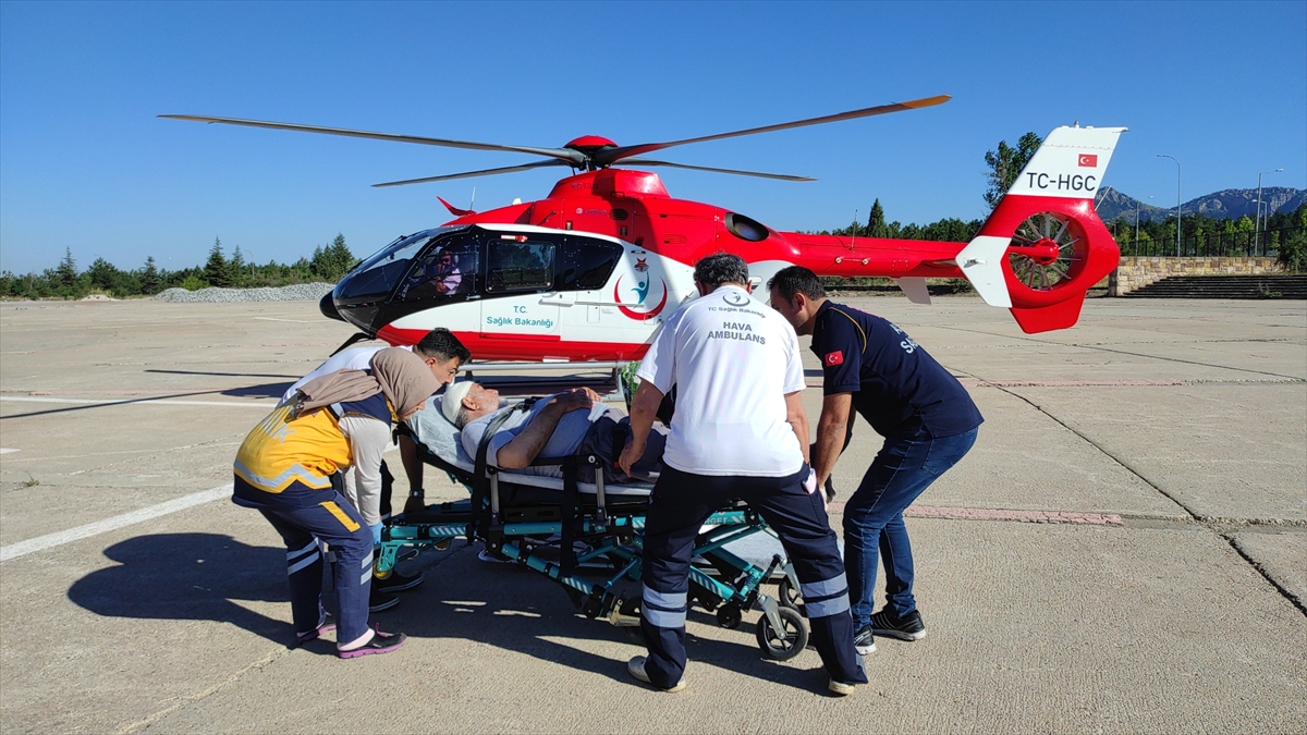 konyada-ambulans-helikopter-kalp-krizi-geciren-hasta-icin-havalandi-001.jpg