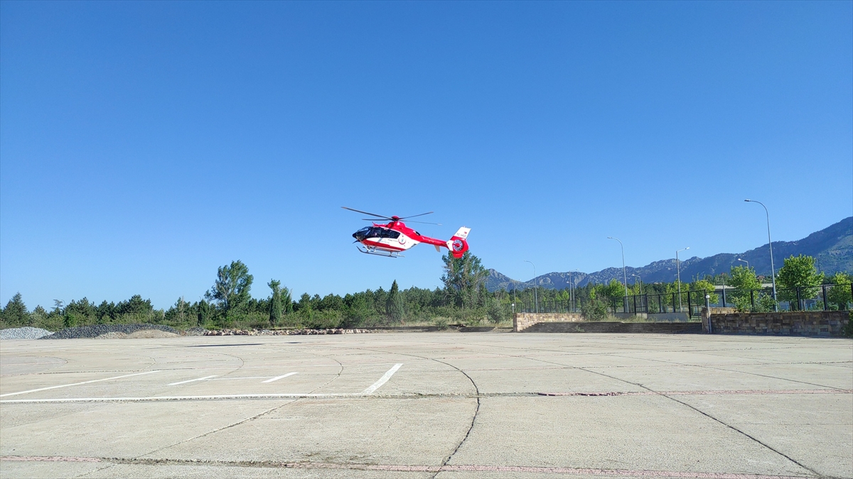 konyada-ambulans-helikopter-kalp-krizi-geciren-hasta-icin-havalandi-003.jpg