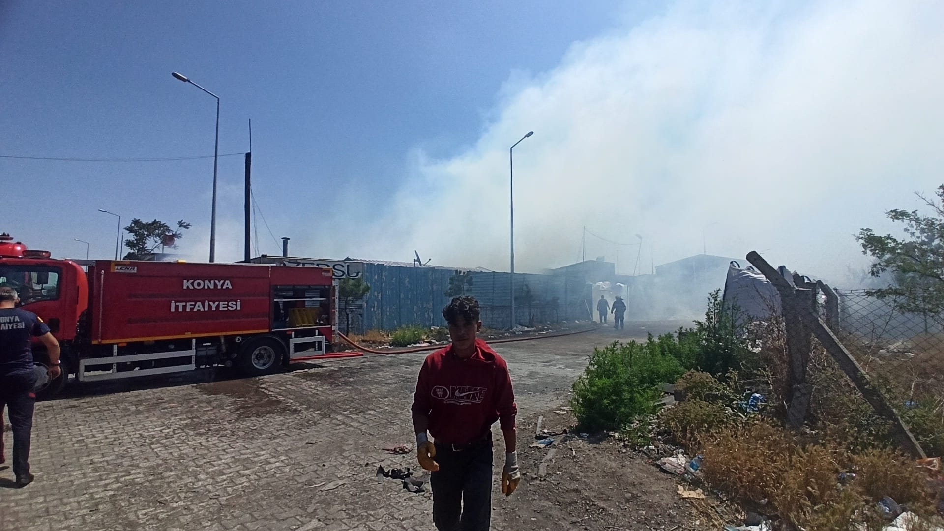 konyada-korkutan-yangin-cok-sayida-ekip-mudahale-etti-002.jpeg