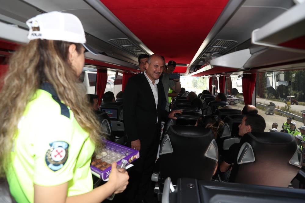 bakan-soylu-trafik-tedbirlerini-havadan-ve-karadan-denetledi-004.jpg