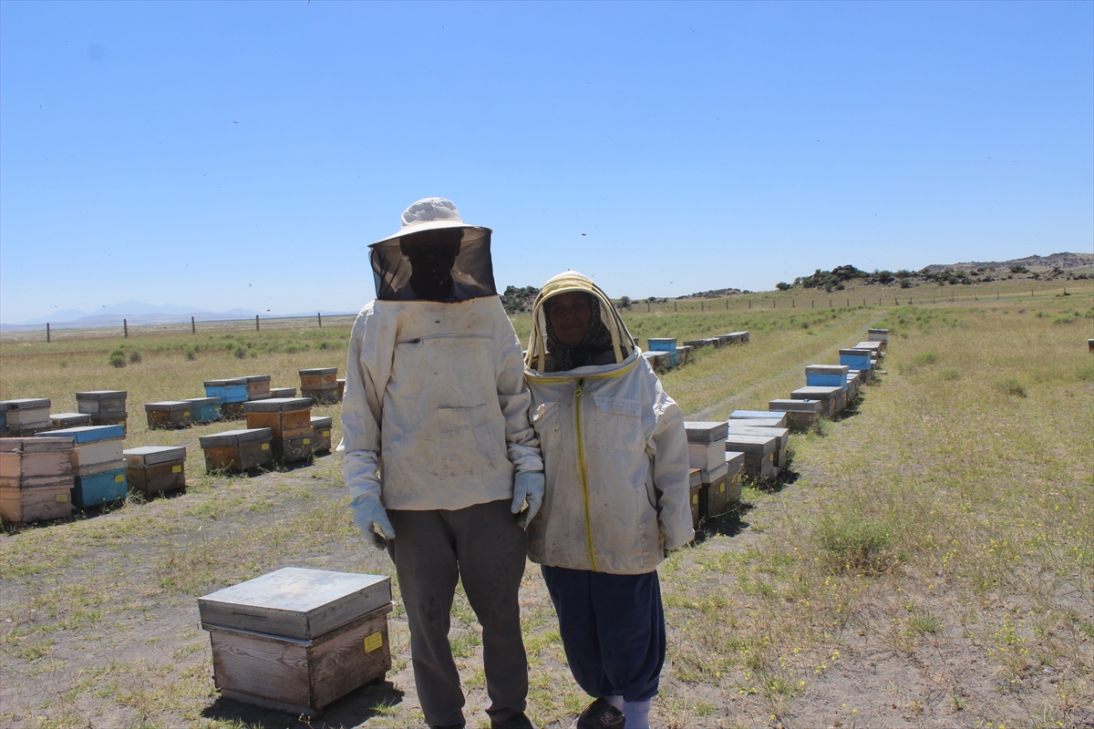 konyanin-colunde-bal-hasadi-mesaisi-basladi-003.jpg