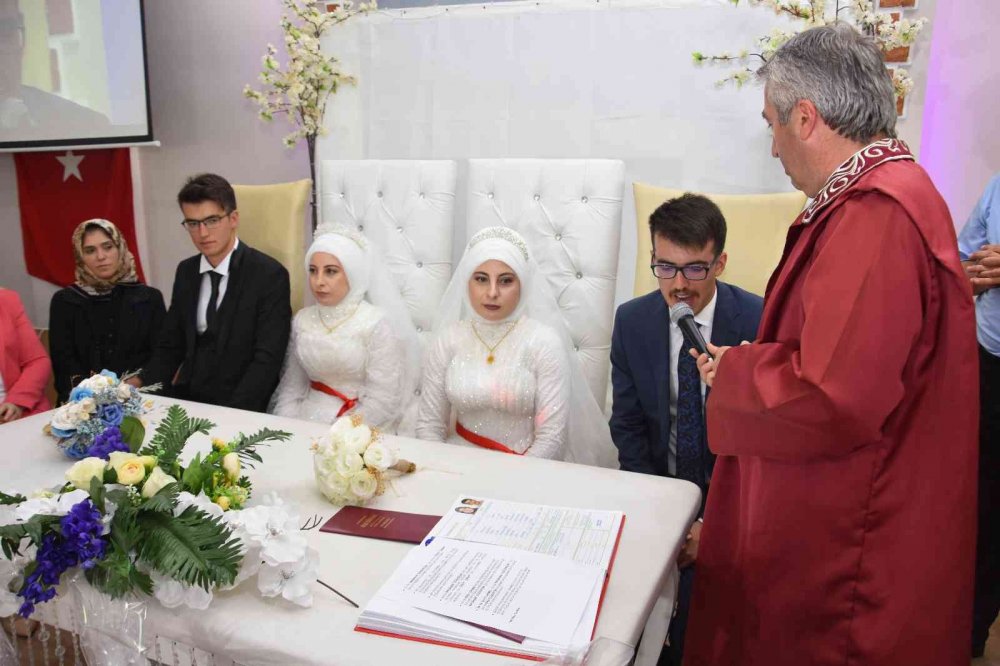 Hayalleri gerçek oldu! İkiz kız kardeşler, ikizlerle evlendi