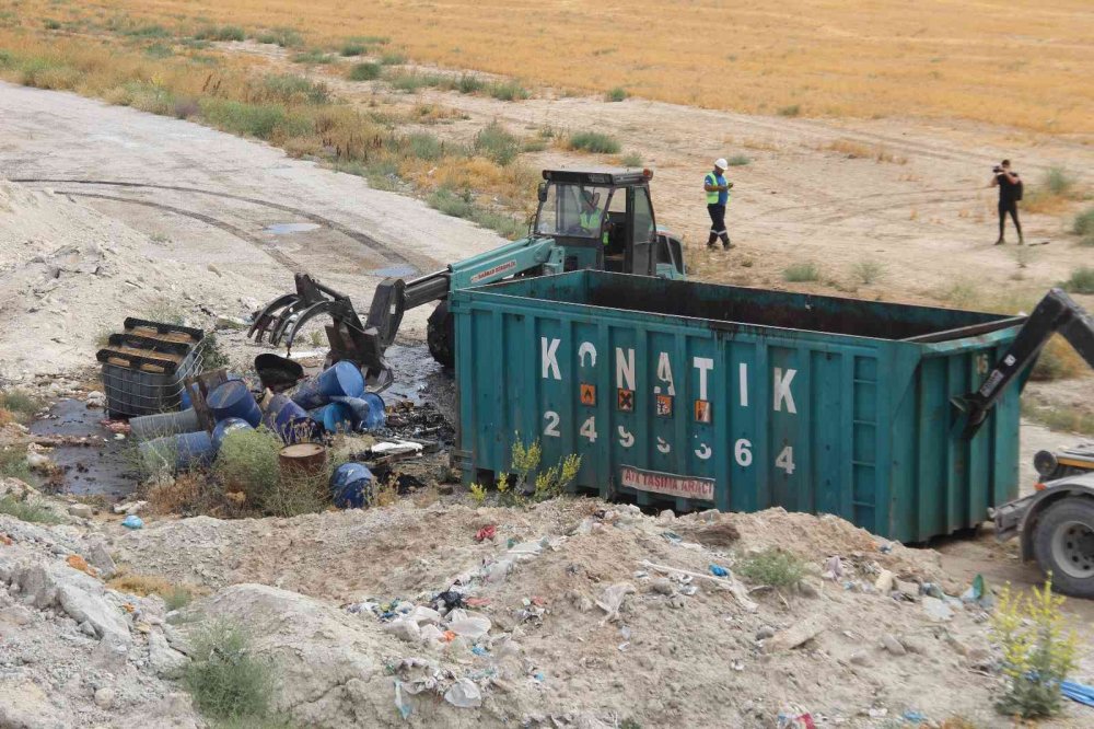 Konya'da 2 mahalleye asit dolu varilleri bırakanlara ceza yağdı