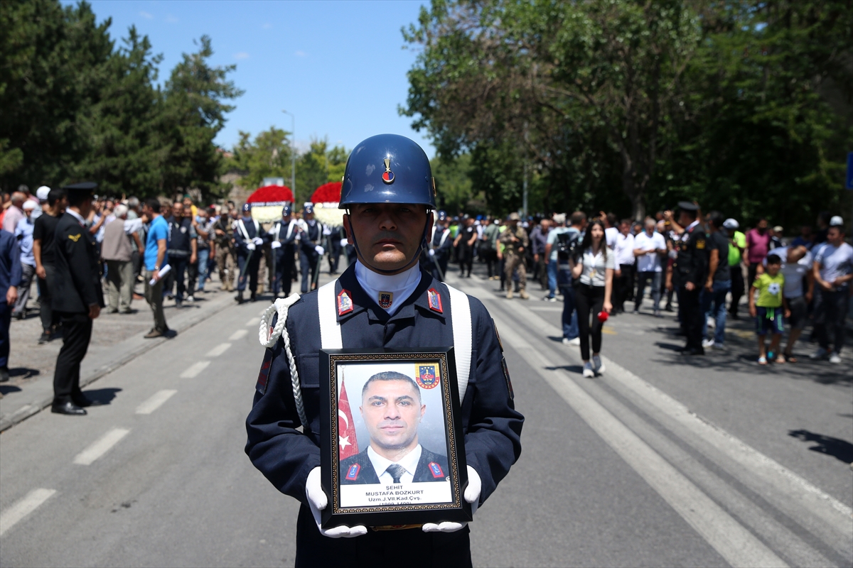 sehit-mustafa-bozkurt-memleketi-kayseride-son-yolculuguna-ugurlandi-002.jpg