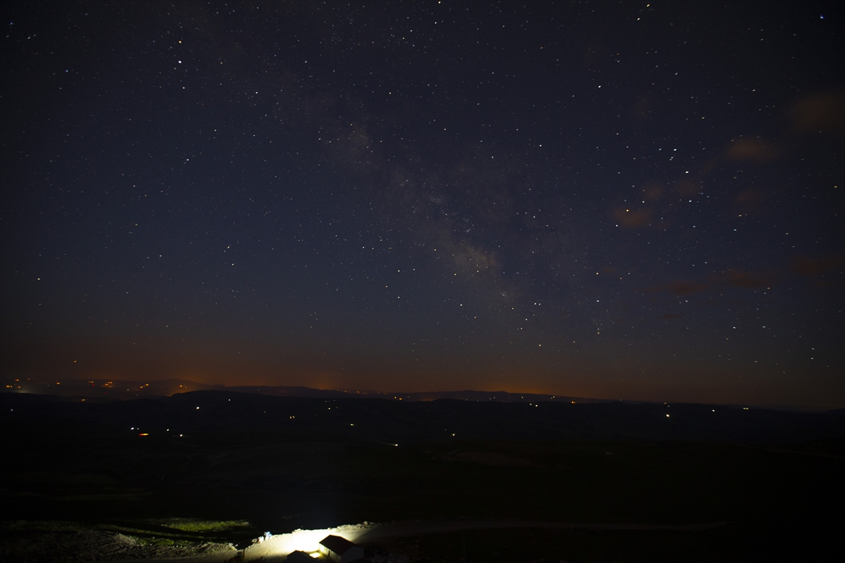 gokyuzunun-gozlenecegi-dogu-anadolu-gozlemevinde-gece-yildiz-soleni-003.jpg