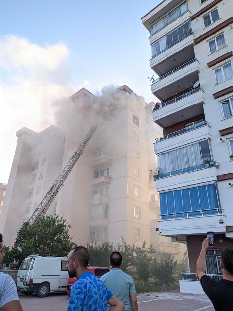 konyada-8-katli-binada-korkutan-yangin.jpg