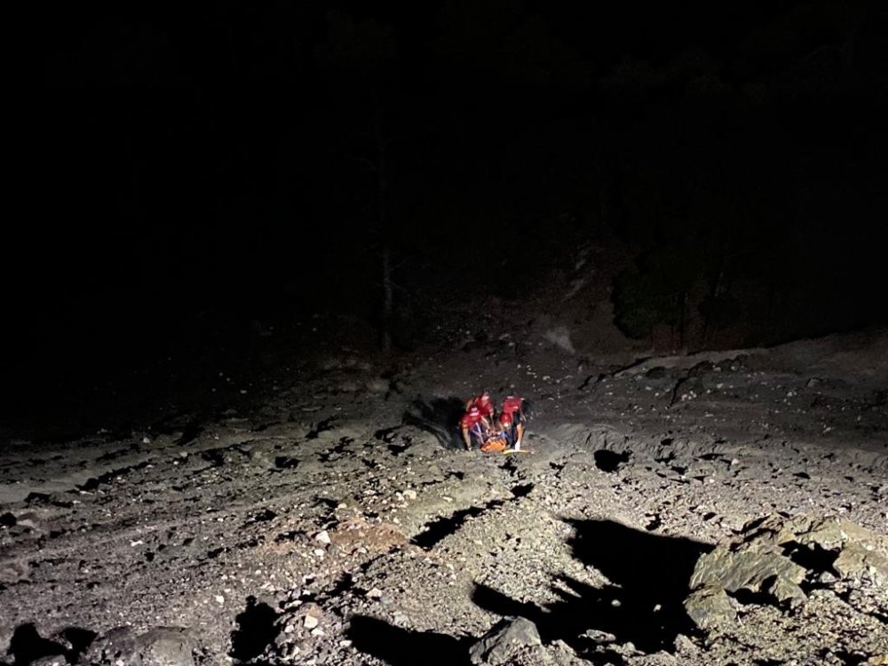 Uçuruma düşen genci UMKE ekipleri kurtardı