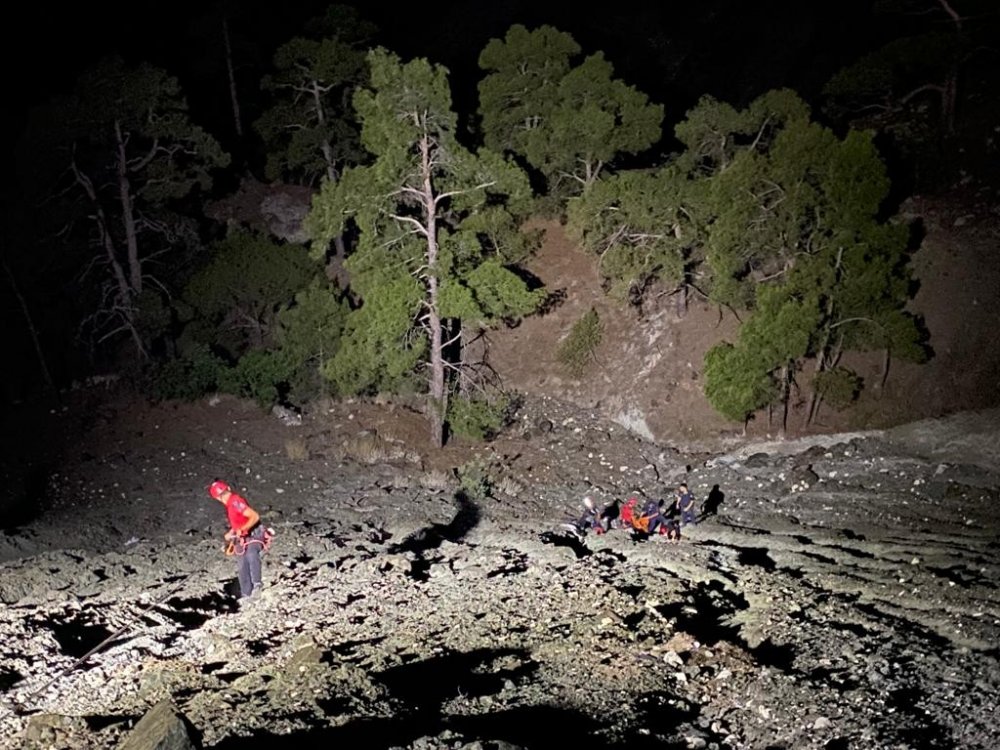 Uçuruma düşen genci UMKE ekipleri kurtardı