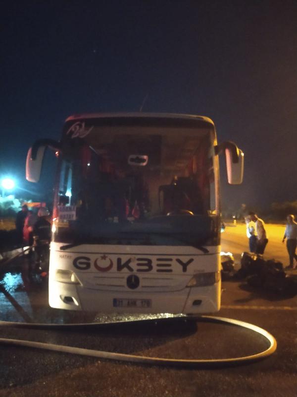 konyada-yolcu-otobusunde-yangin-33-yolcu-olumden-dondu-003.jpg