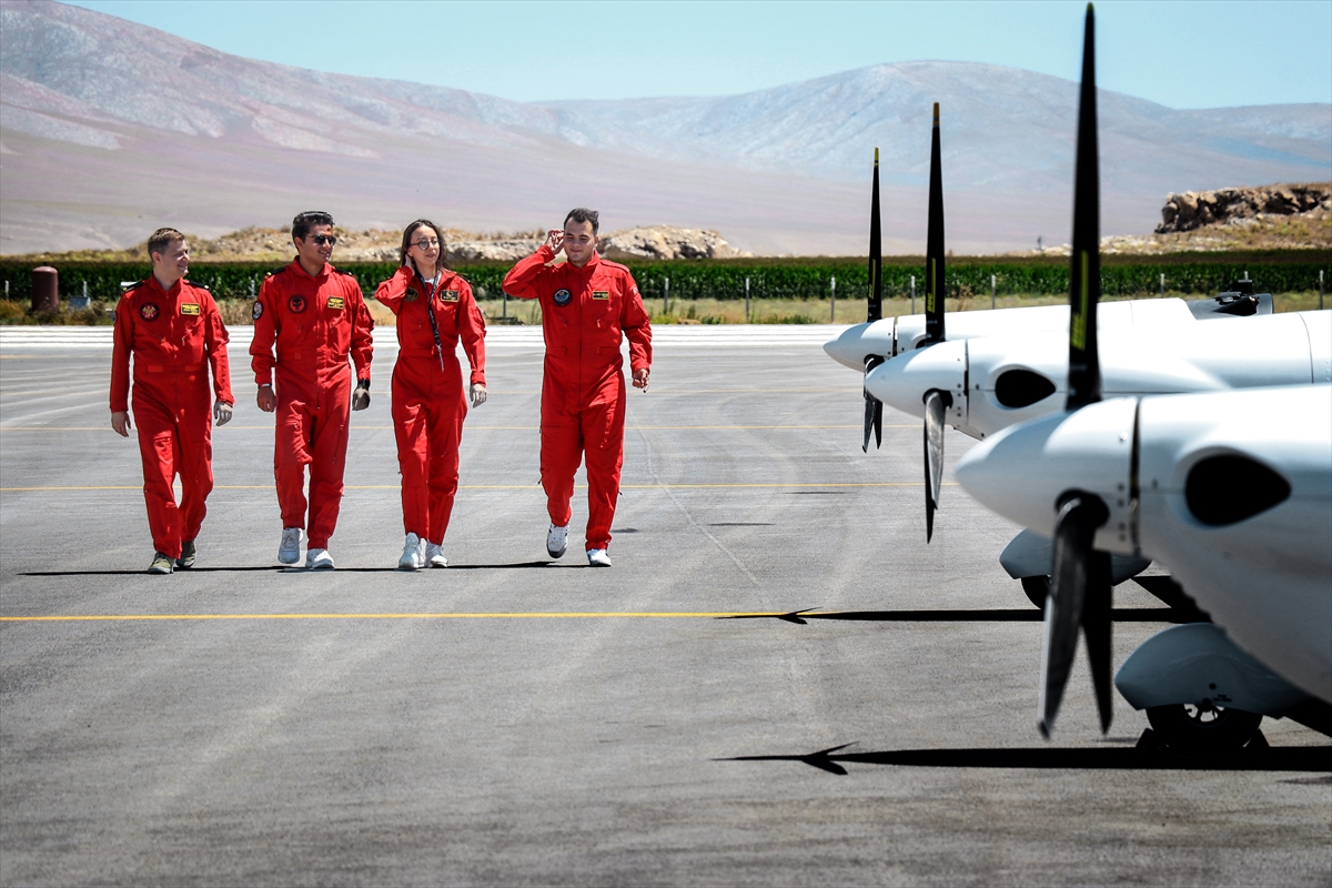 cocukluk-hayalleri-olan-pilotluk-icin-yasadiklari-ulkeden-turkiyeye-gelen-gencler-dunya-standartlarinda-pilot-olabilmek-icin-konya-karatay-universitesi-pilotaj-bolumunde-egitim-goruyor.jpg