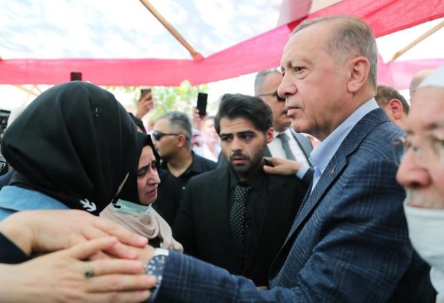 cumhurbaskani-erdogan-yakin-dostunu-boyle-ugurladi-001.jpg