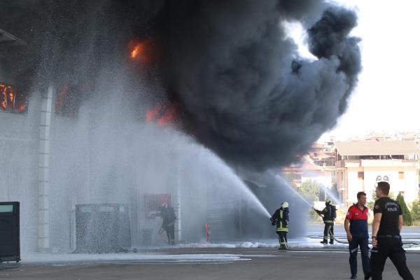 emniyet-mudurlugunun-lojistik-deposunda-yangin-cikti.jpg