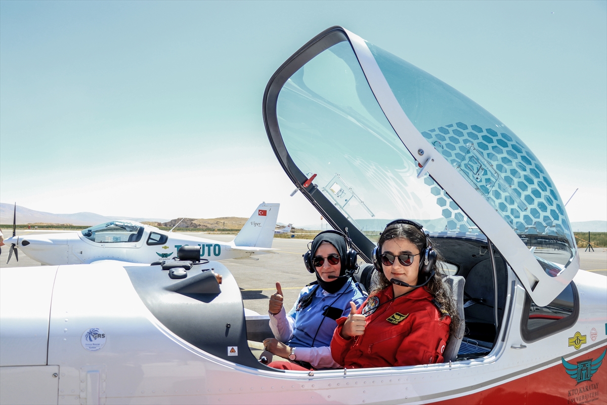 pilotluk-cocukluk-hayaliydi-anne-kizi-ile-birlikte-konyada-pilotaj-egitimi-aliyor.jpg