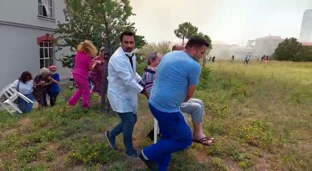 hastanenin-catisinda-yangin-cikti-hastalar-tahliye-ediliyor.jpg