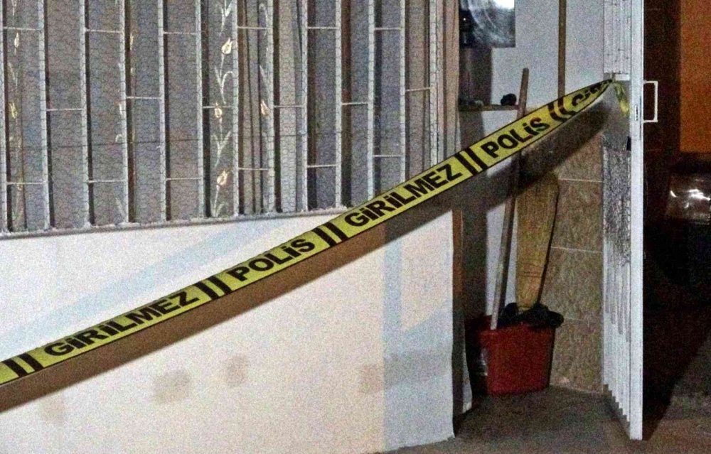 Annesinin haber alamadığı kişi, evinde çıplak vaziyette ölü bulundu