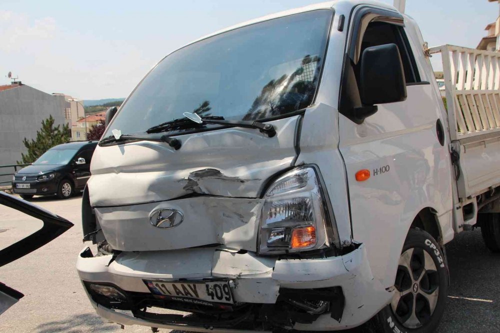 Konya'dan düğüne giden aile kaza yaptı! 3 kişi yaralandı