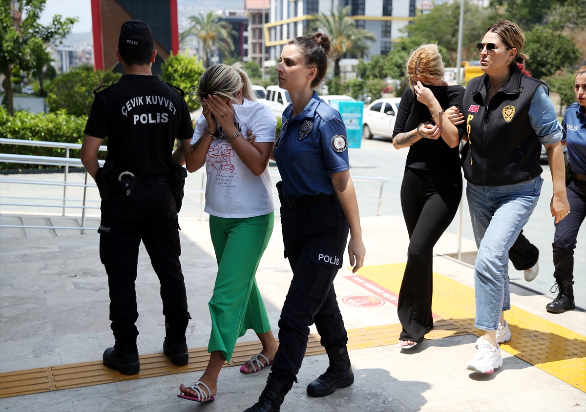 tatilcileri-magdur-eden-cete-uyesinden-7si-tutuklandi.jpg
