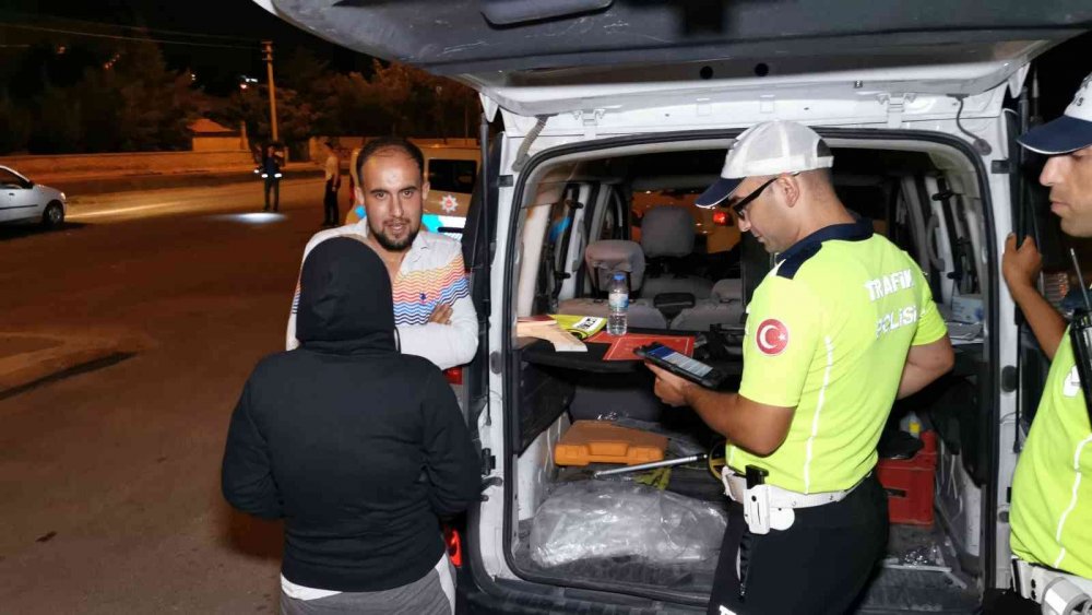 Uygulamadan kaçan kadın hem alkollü hem aday sürücü çıktı