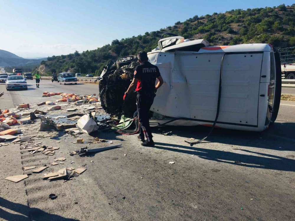 Hapşırık tutması kazaya neden oldu: 4 yaralı