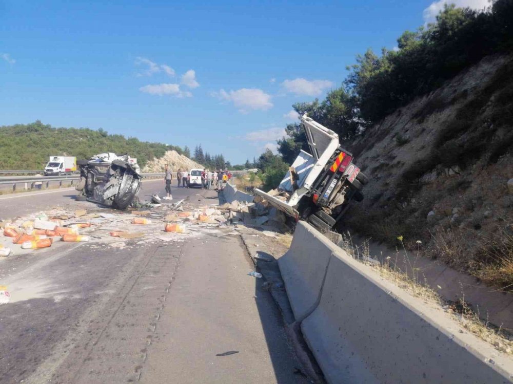 Hapşırık tutması kazaya neden oldu: 4 yaralı