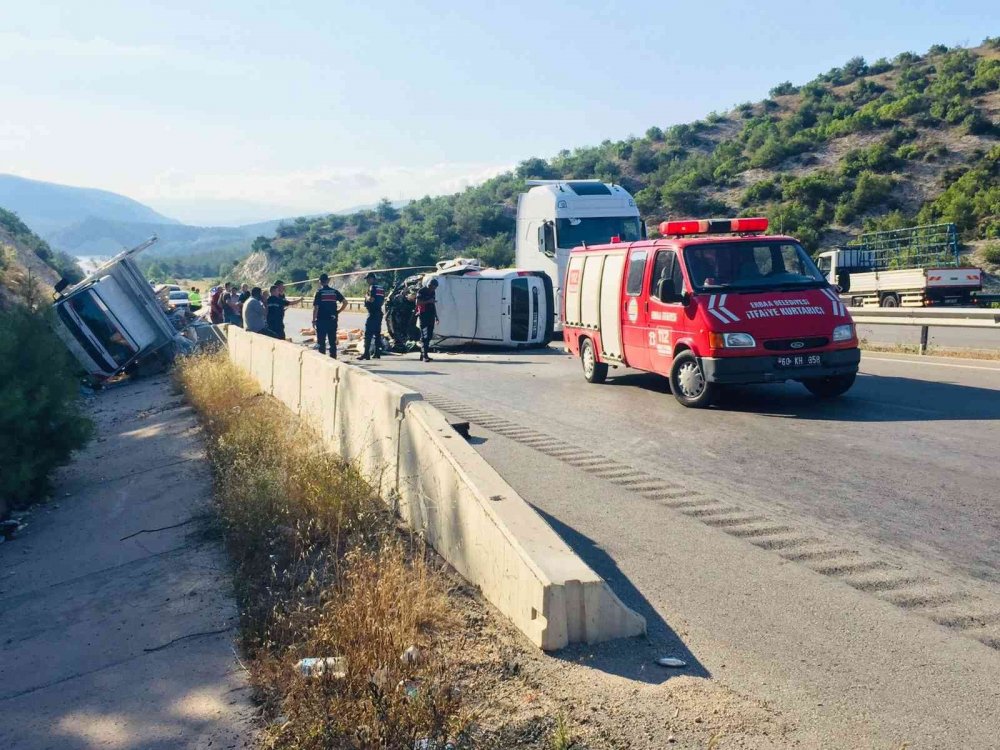 Hapşırık tutması kazaya neden oldu: 4 yaralı