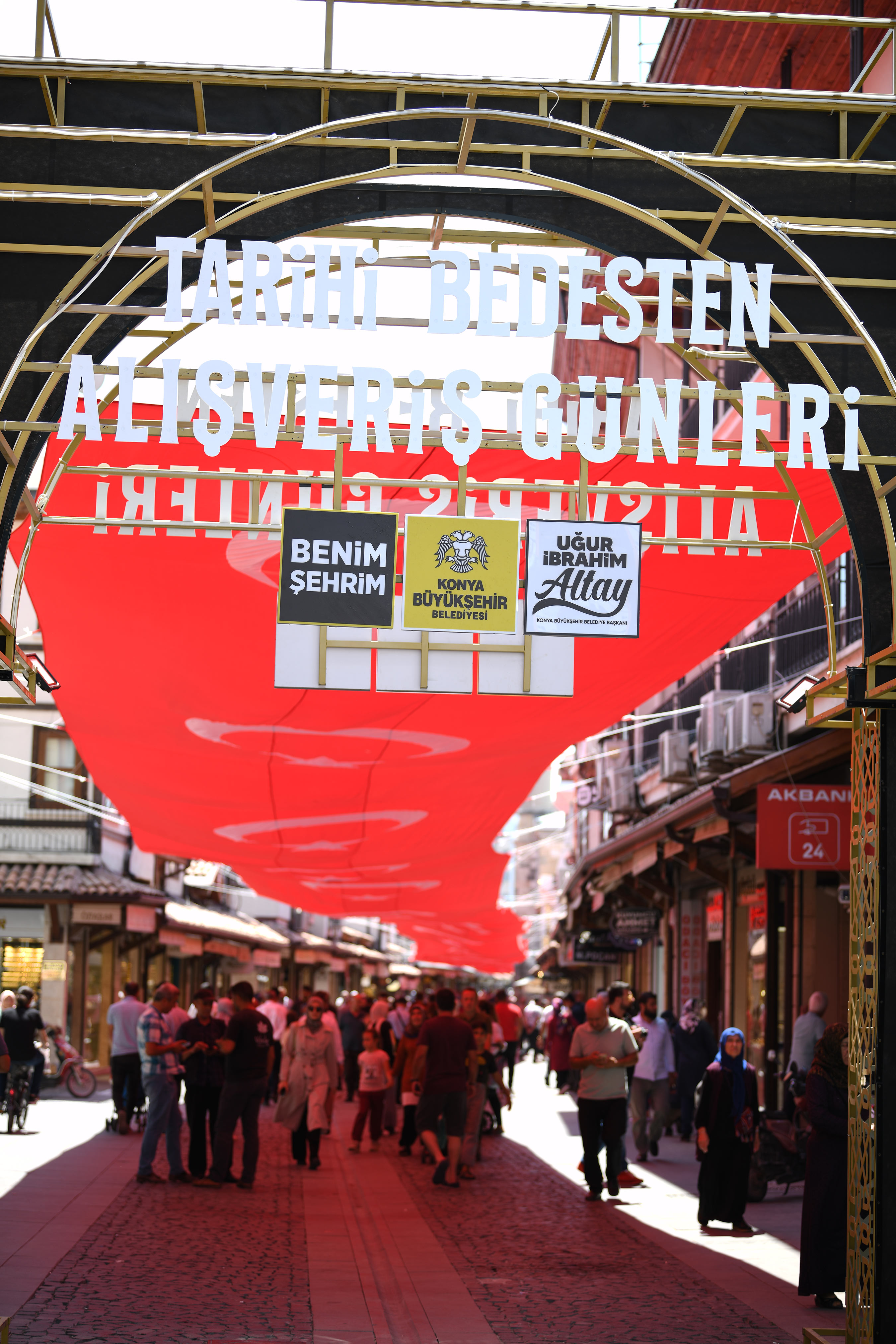 konyanin-tarihi-bedesteni-tarihi-gunlere-hazir-alisveris-gunleri-basliyor-009.jpg